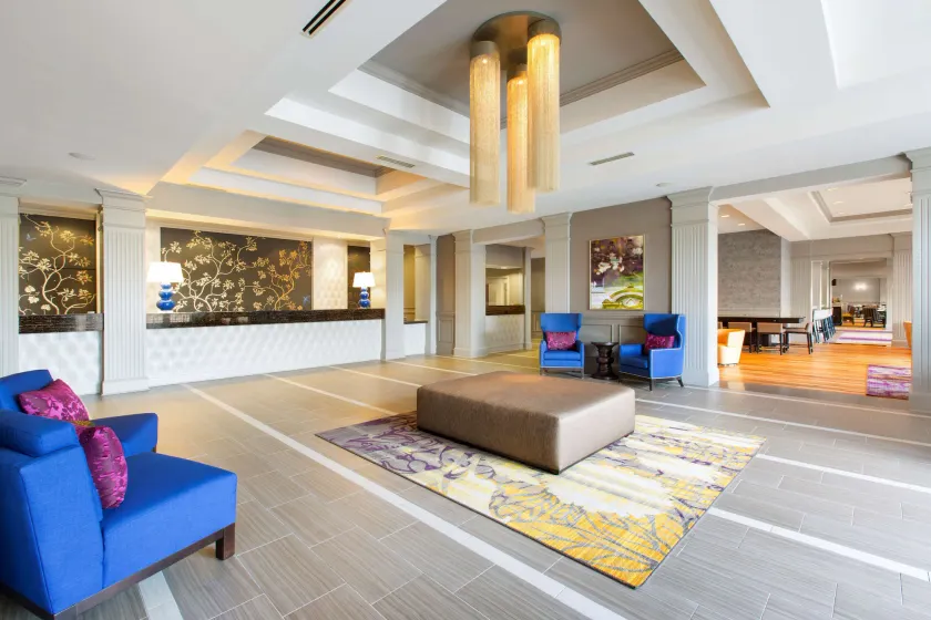 DoubleTree by Hilton Hotel Savannah Historic District - Image 1