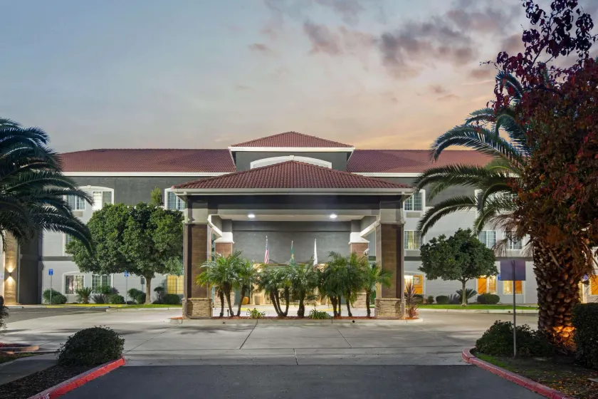 La Quinta by Wyndham Visalia/Sequoia Gateway - Image 1