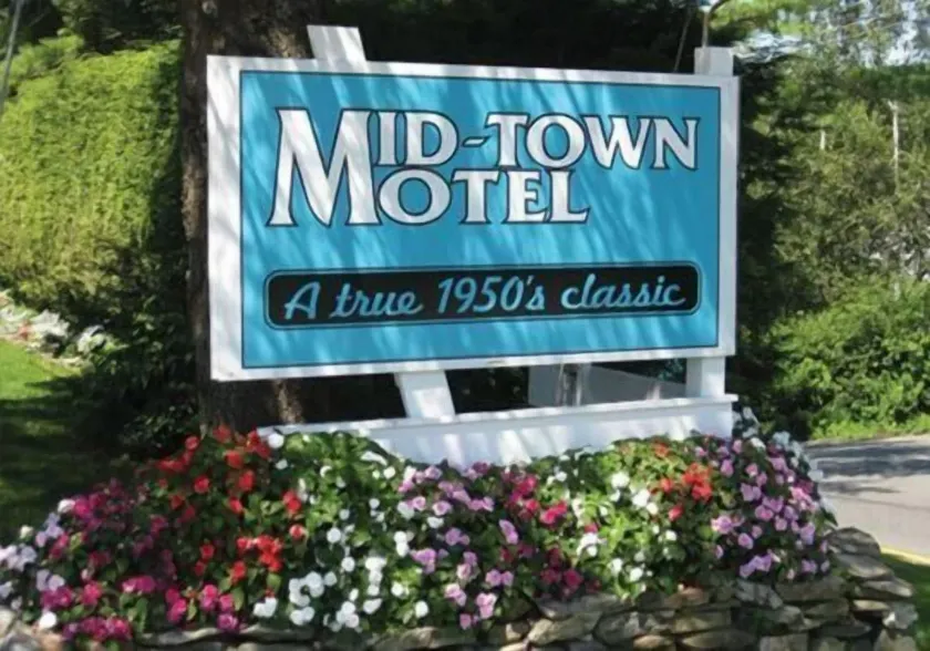 Mid-Town Motel - Image 1