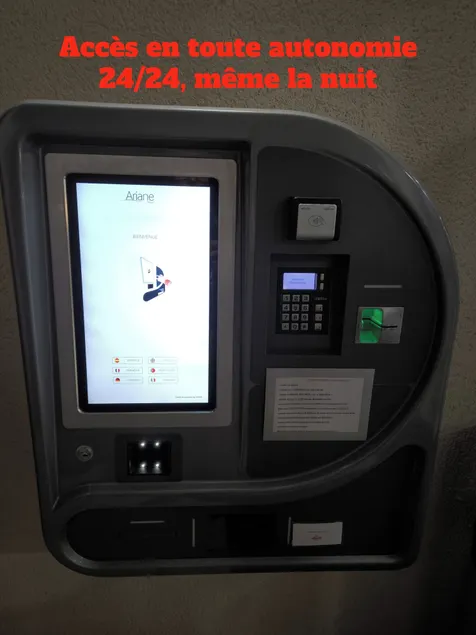Hôtel Le Laury's-hôtel calme proche de Rodez avec parking privé gratuit-Arrivée après 20h possible via borne automatique - Reception