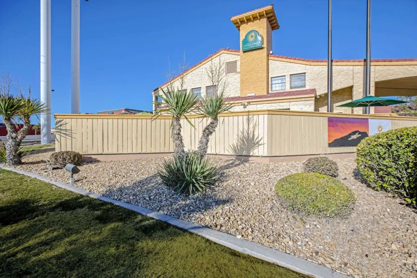 La Quinta Inn by Wyndham El Paso Cielo Vista - Image 1