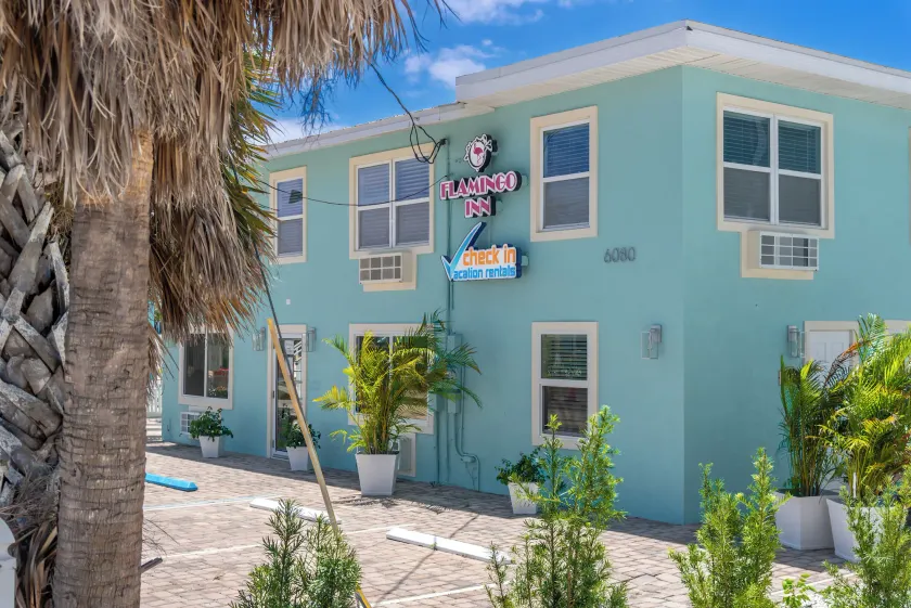 Flamingo Inn - Image 1