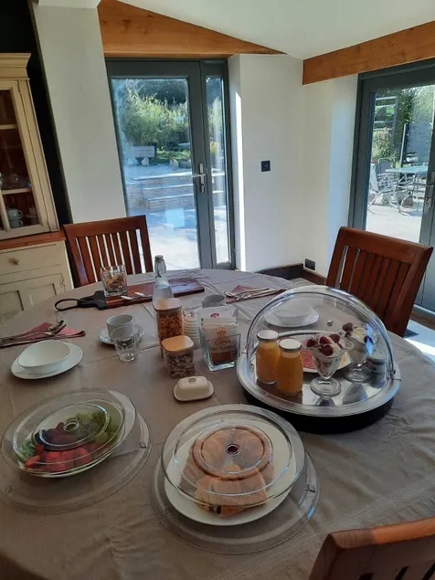 Habitación en casa de familia con barbacoa y jardín | Vistas a la naturaleza - Image 1