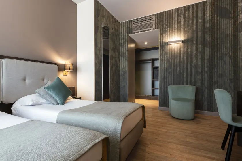 Mokinba Hotels King - Image 1
