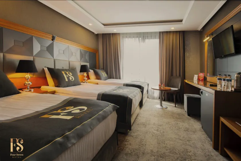 FOUR SEVEN HOTEL - Image 1