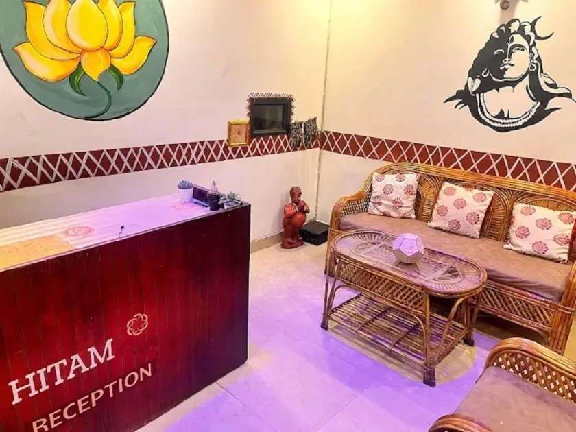 Hotel Hitam Rishikesh 2Min Walk to Parmarth Niketan Aashram ,Vanprastha Aashram - Image 1