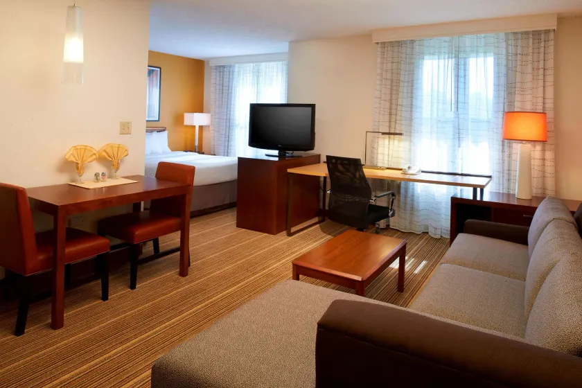 Sonesta ES Suites Chicago Waukegan Gurnee - Image 1