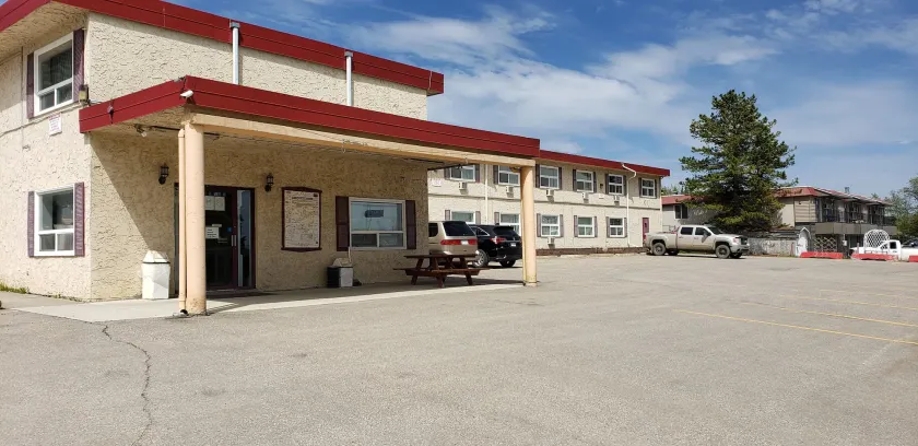 Black Gold Inn - Image 1