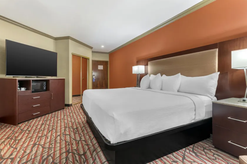 Best Western Plus Brookside Inn - Image 1