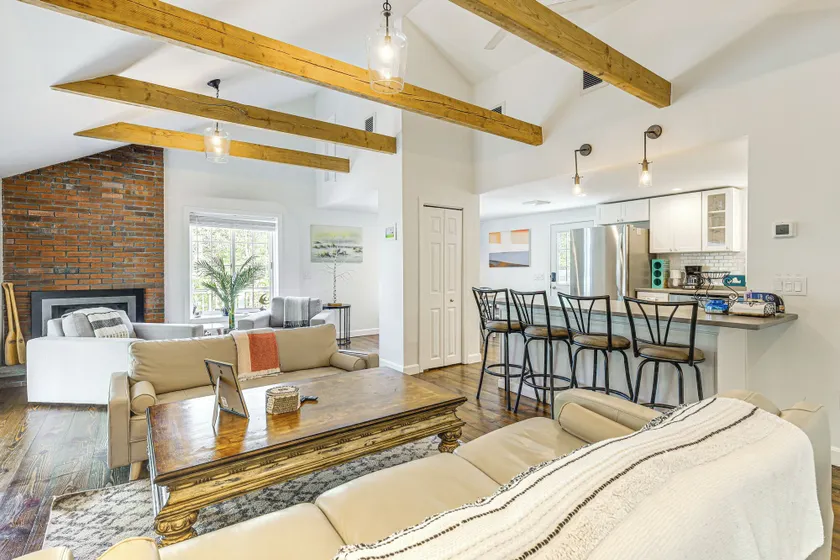 3 Mi to Mashpee Commons: Family Home w/ Fireplace - Image 1