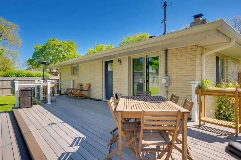 Cozy Milwaukee Apartment w/ Deck, 2 Mi to Airport! - Image 1