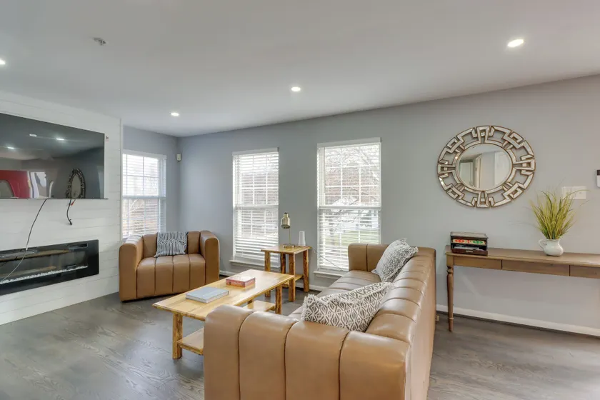 8 Mi to National Mall: Quiet Cheverly Apt - Interior