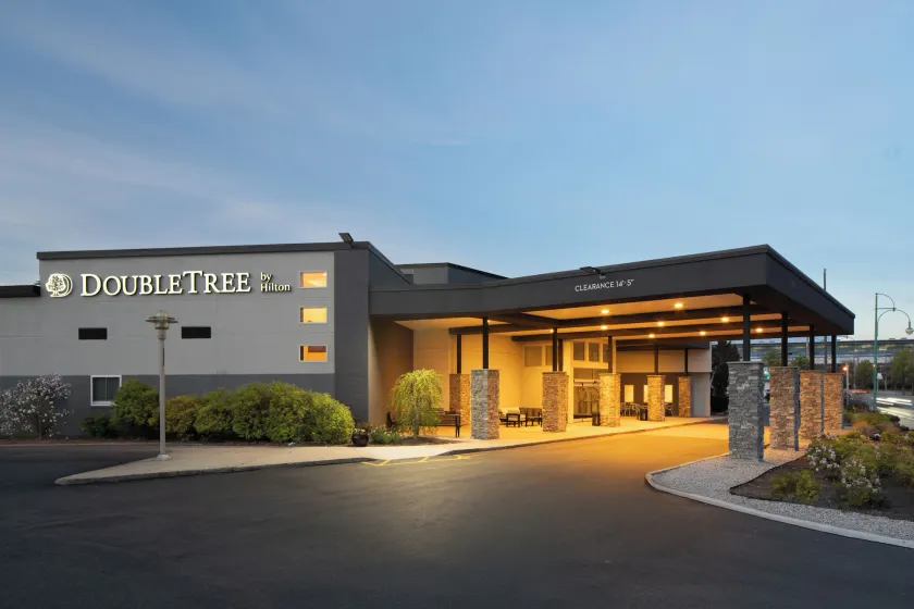 DoubleTree by Hilton Providence Airport Warwick - Image 1