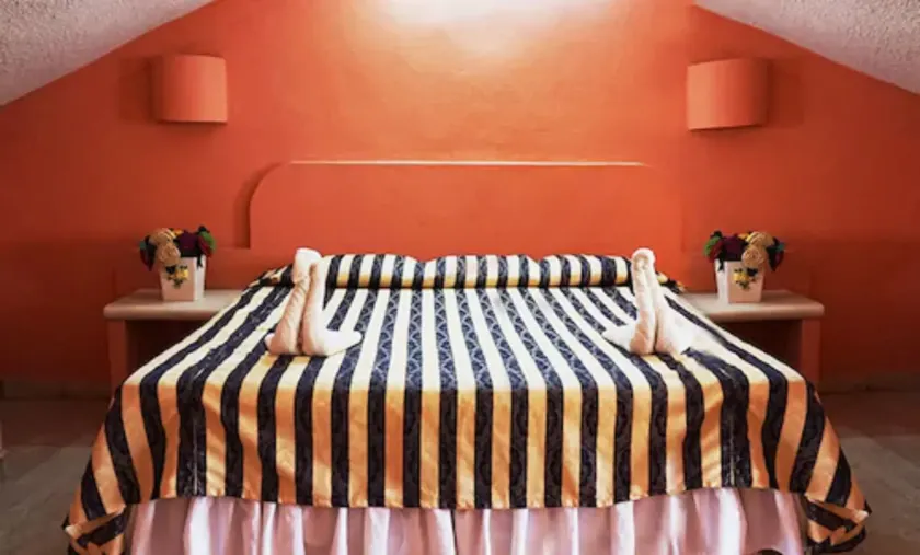 Hotel Canaima - Image 1