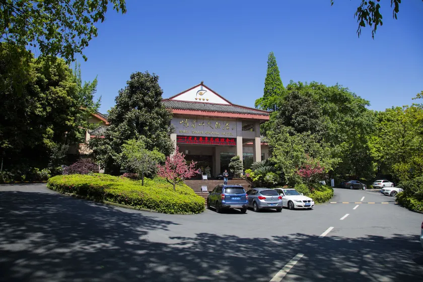 Emeishan Grand Hotel - Image 1