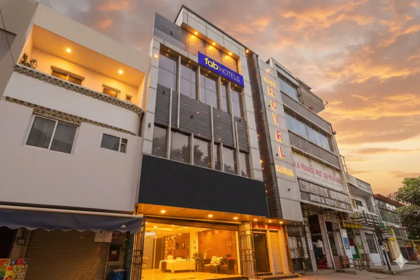 FabHotel Royal Residency Sector 11 - Image 1