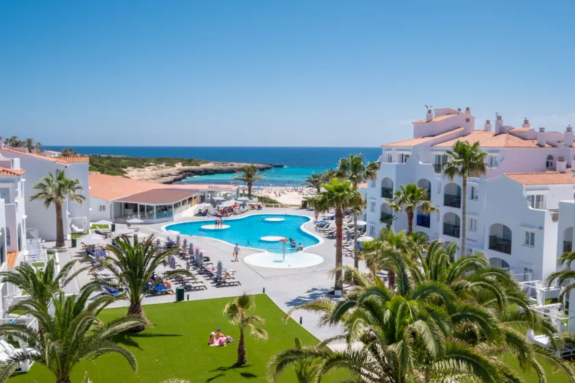 FERGUS Style Carema Beach - Image 1