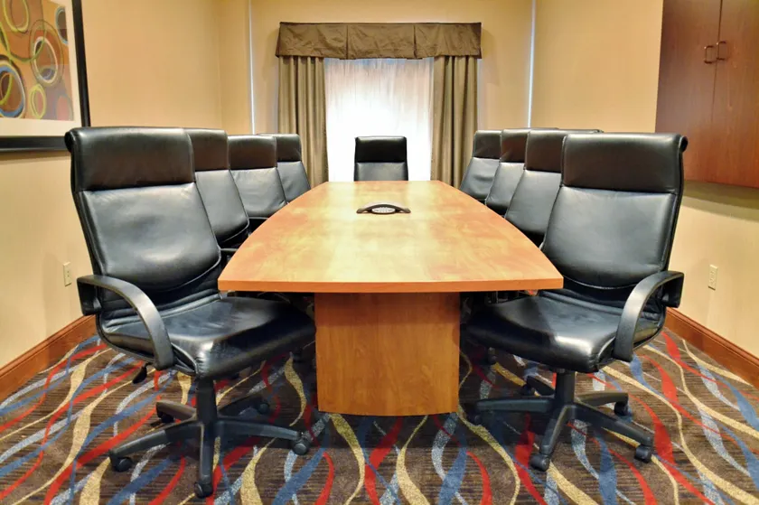 Holiday Inn Express Hotel & Suites Center Township by IHG - Image 1