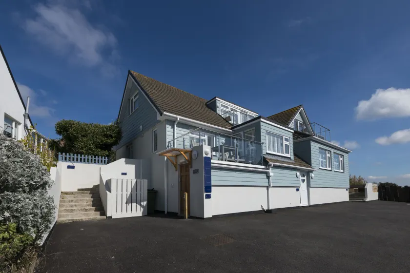 Mawgan Porth Apartments - Image 1