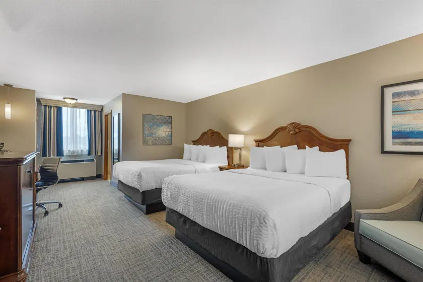 Best Western Plus Dubuque Hotel and Conference Center - Image 1