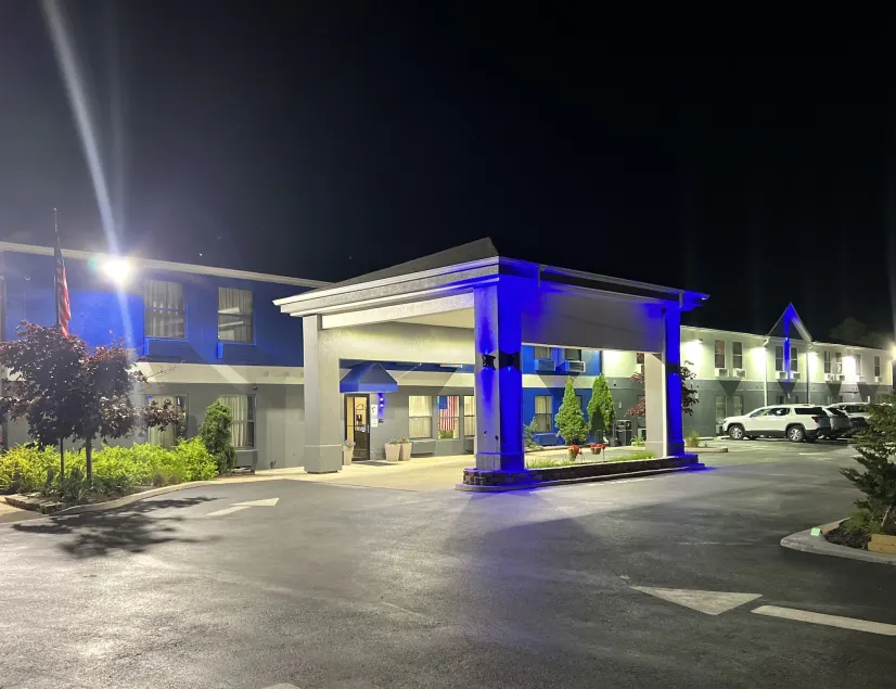 Days Inn by Wyndham Great Lakes Naval Base - Image 1