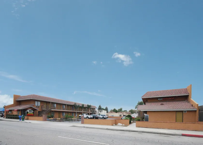 Santa Clarita Motel - Near six Flags Magic Mountain - Valencia - Image 1