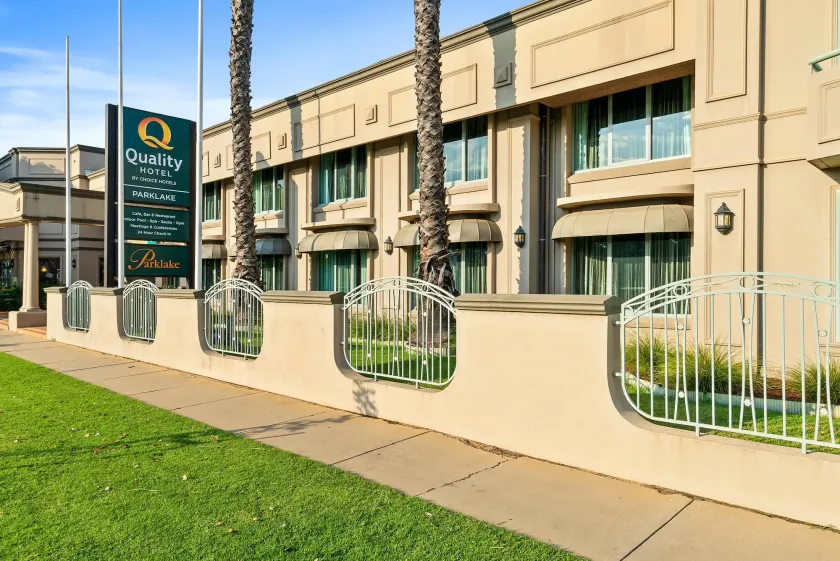 Quality Hotel Parklake Shepparton - Image 1