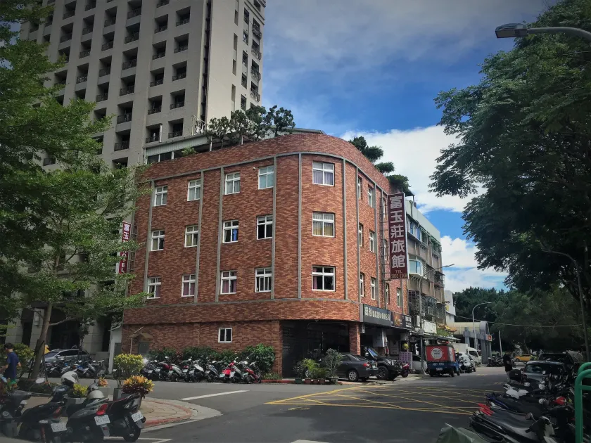 Rich Zone Hotel - Image 1