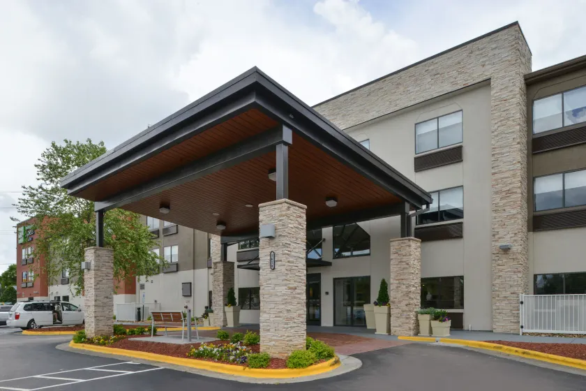 Holiday Inn Express & Suites Raleigh NE - Medical Ctr Area by IHG - Image 1