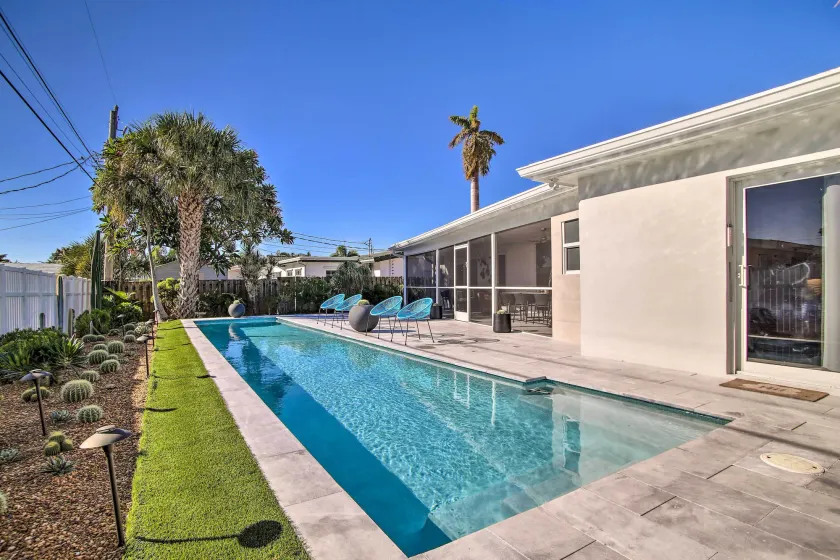 1 Mi to Deerfield Beach: Stylish Studio w/ Pool! - Image 1