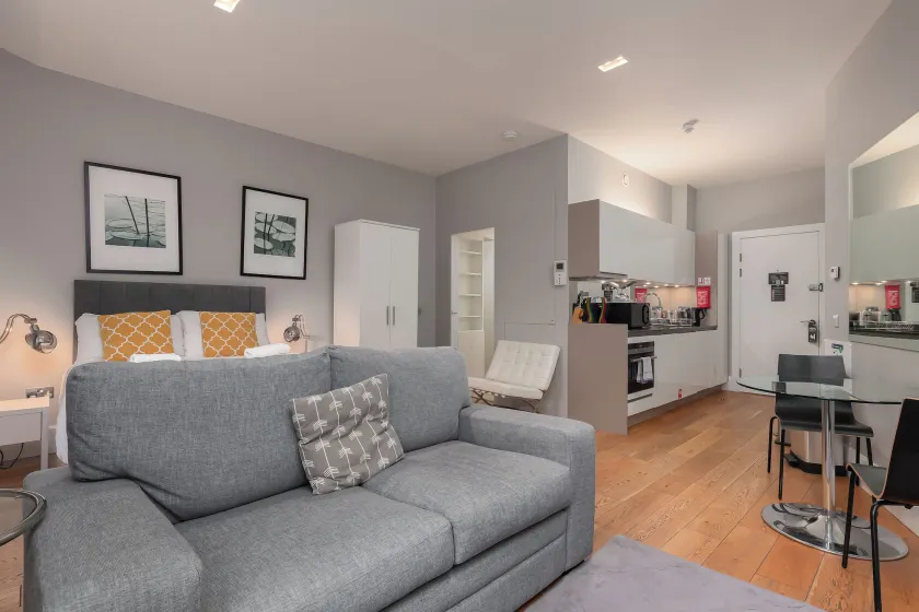 Destiny Scotland - St Andrew Square Apartments - Image 1