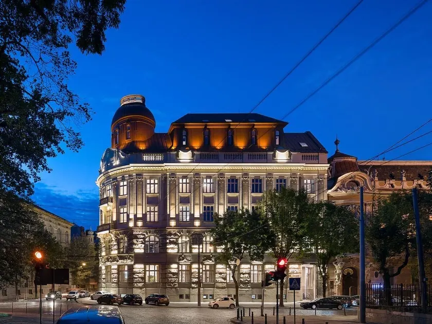 BANKHOTEL - Image 1
