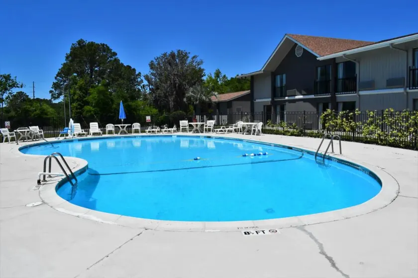 Howard Johnson by Wyndham Beaufort/Parris Island - Image 1