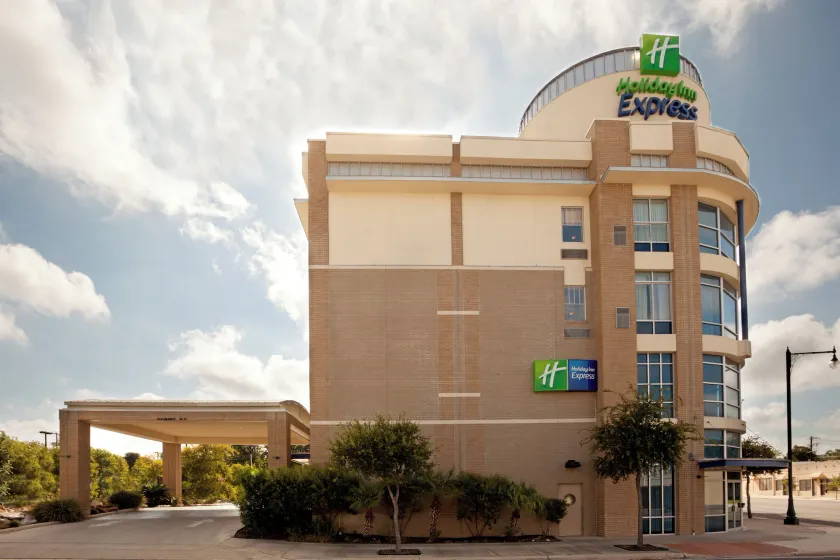 Holiday Inn Express Hotel & Suites San Antonio - Rivercenter Area by IHG - Image 1