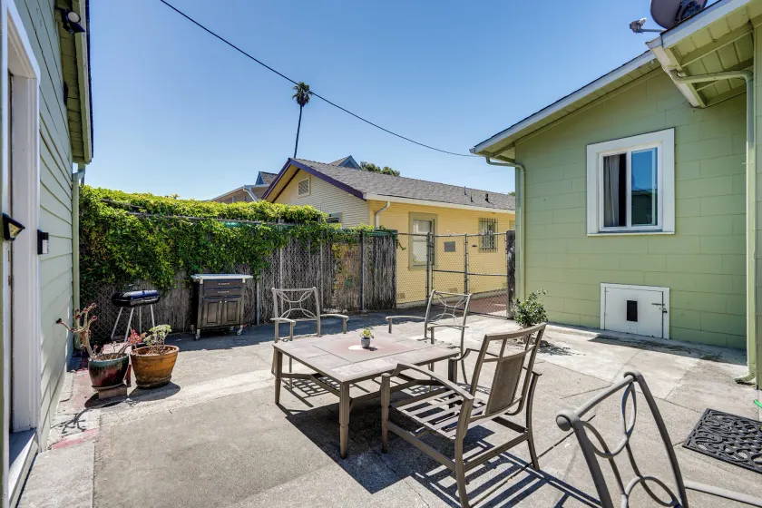 5 Mi to Dtwn Oakland: Studio w/ Shared Patio - Image 1