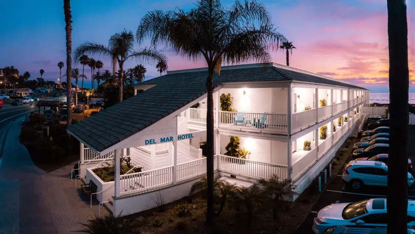 Del Mar Beach Hotel - Image 1