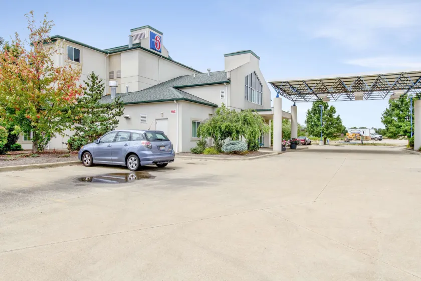 Motel 6-Medina, OH - Cleveland - Image 1
