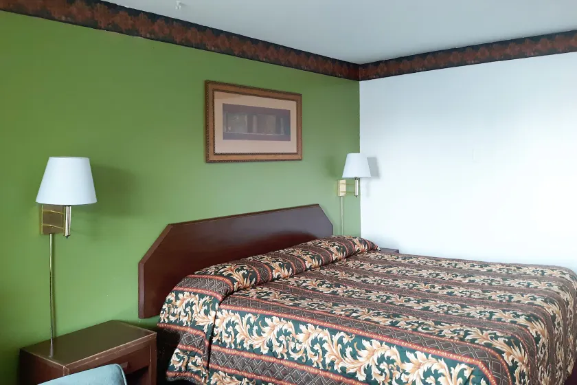OYO Hotel Kings at Clovis - Image 1