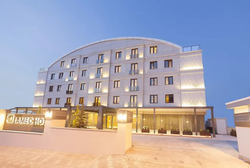 Lamec Hotel Business - Image 1