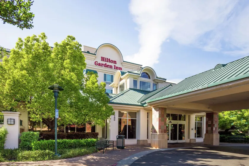 Hilton Garden Inn Fairfield - Image 1