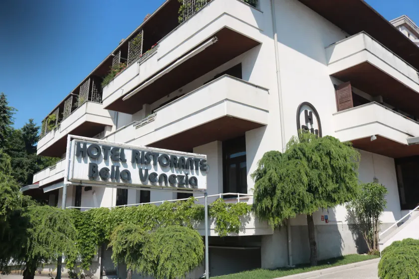Hotel Bella Venezia - Image 1