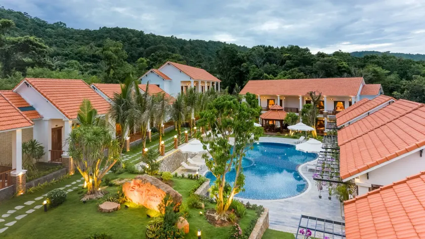 Bungalow Sáng Tươi Mountains - Image 1