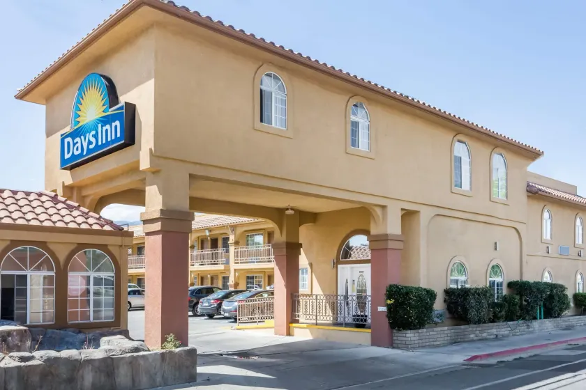 Days Inn by Wyndham Bishop - Image 1