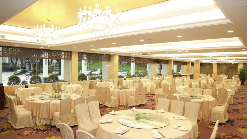 Guangdong Yingbin Hotel - Image 1