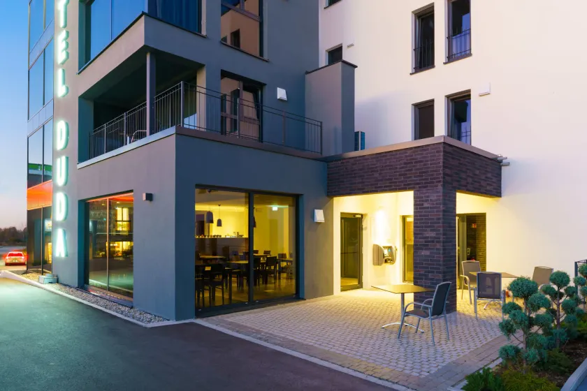 Hotel Duda Langenbruck an der A9 zwischen Ingolstadt und München, ideal für Stopover, Geschäftsreisen und Monteure - Image 1