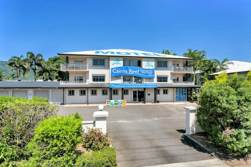 Cairns Reef Apartments & Motel - Image 1