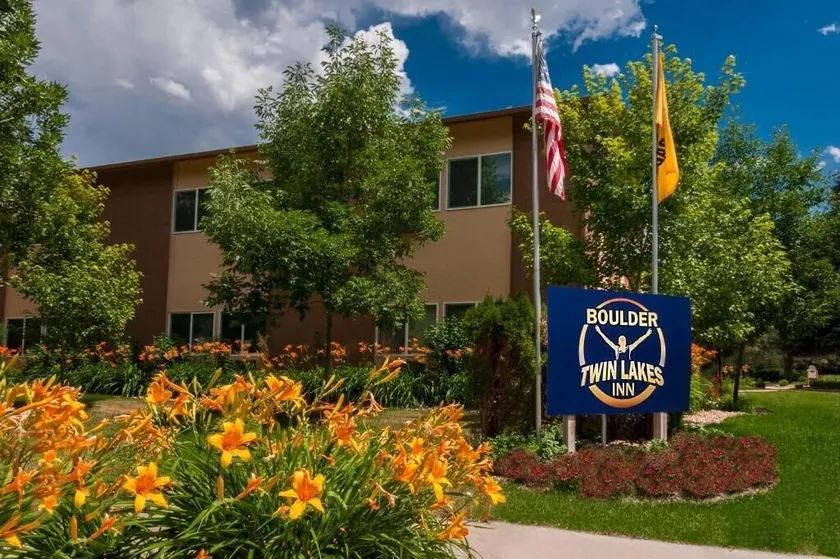 Boulder Twin Lakes Inn - Image 1