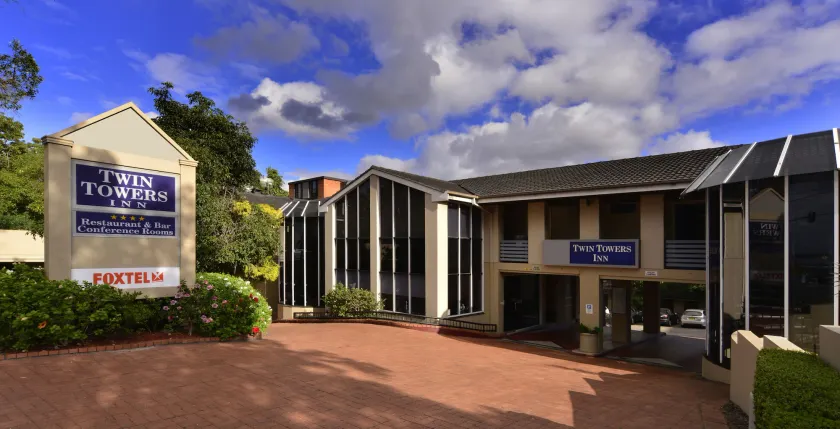 Twin Towers Inn - Image 1