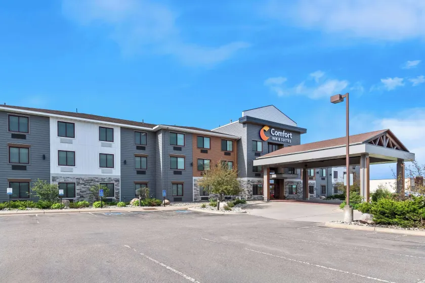 Comfort Inn & Suites Mountain Iron and Virginia - Image 1