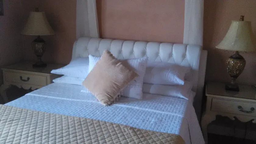 Cottonwood Hotel - Image 1
